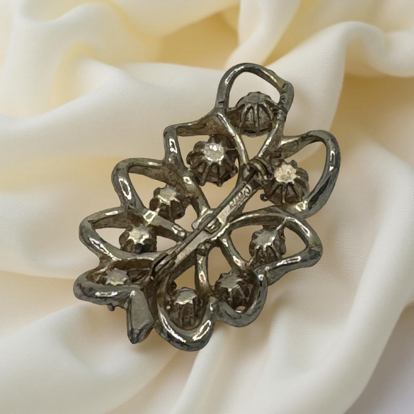 1950s Vintage CORO Rhinestone Leaf Brooch Filigree Signed - Picture 2 of 4